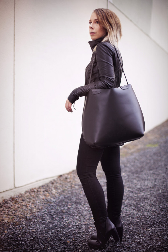 Dámská černá kožená taška přes rameno, autor: Idhren